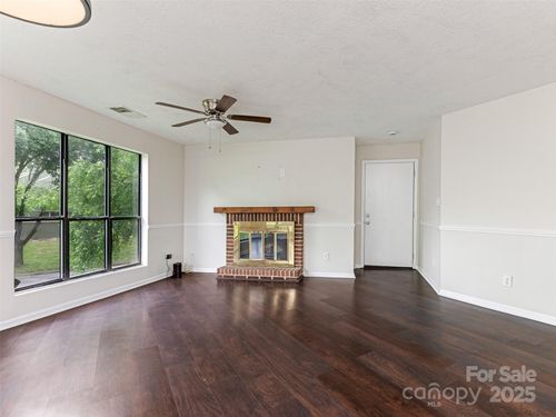 8202 Cedar Glen Dr, Charlotte, NC, 28212-0213 | Card Image
