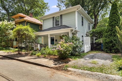 28 Woodlawn Ave, Asheville, NC, 28801-2220 | Card Image