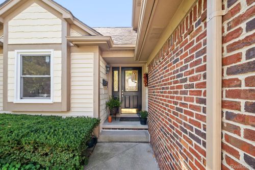 6-412 Oak Run Ct, Royal Oak, MI, 48073-3550 | Card Image