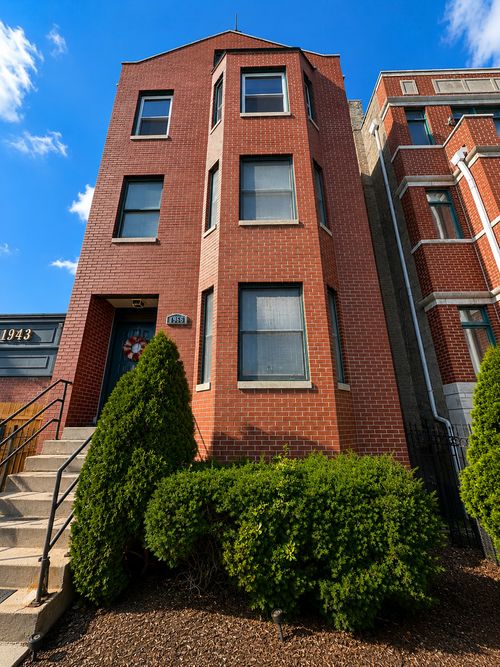 2-1966 Diversey Pkwy, Chicago, IL, 60614-6861 | Card Image