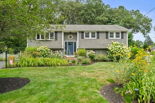 111 Zabrosky Ave, Stoughton, MA, 02072-2742 | Card Image