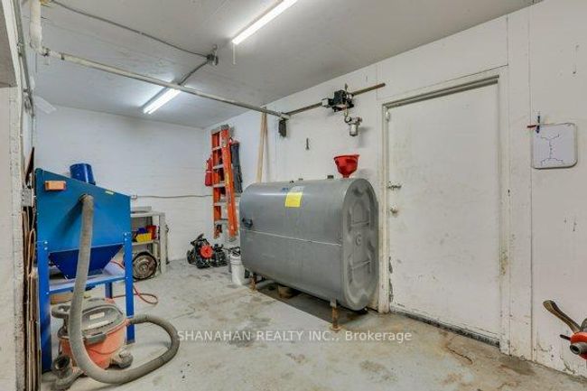 5271 Nauvoo Rd, Home with 0 bedrooms, 2 bathrooms and 10 parking in Warwick ON | Image 30