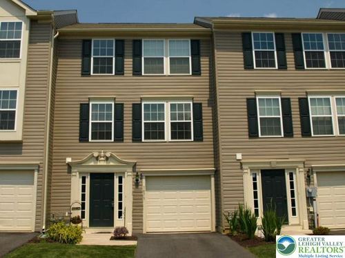 1073 Sparrow Way, Breinigsville, PA, 18031-1661 | Card Image