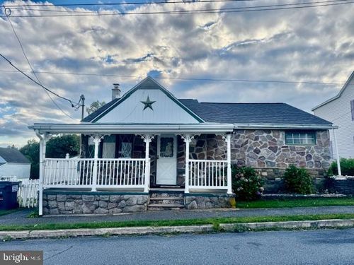 124 N Railroad Ave, FRACKVILLE, PA, 17931-1415 | Card Image
