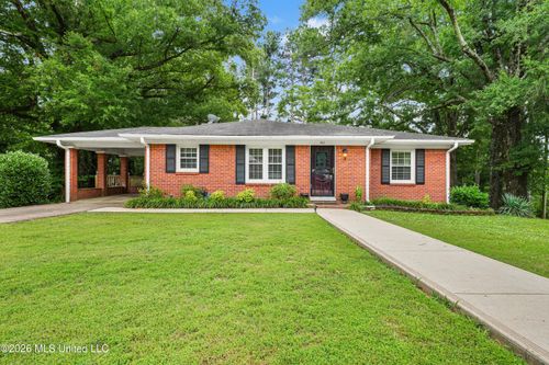 415 Hamilton St, Holly Springs, MS, 38635-3235 | Card Image