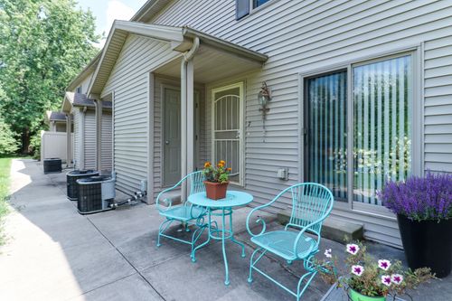 apt-7-3 Ross Dr, Bloomington, IL, 61701-5879 | Card Image