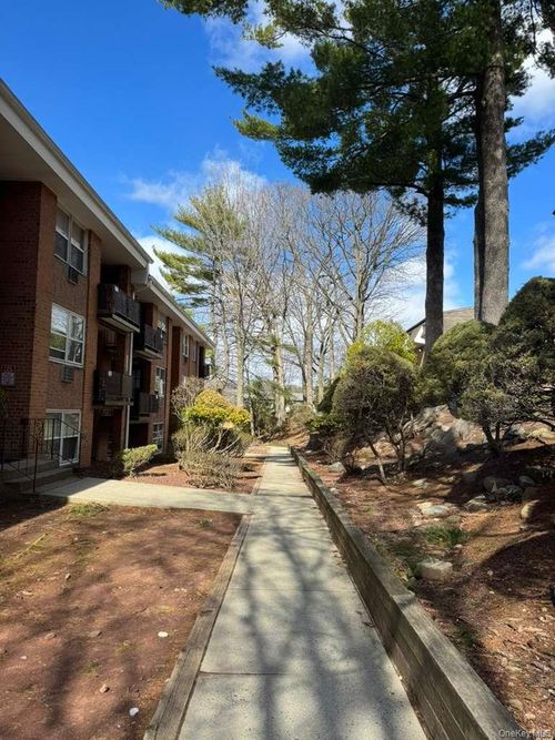 apt-b-200 Kearsing Pkwy, Monsey, NY, 10952-7201 | Card Image