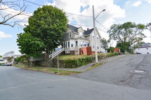 79 Webster St, Lynn, MA, 01902-1664 | Card Image