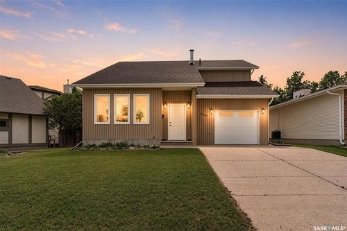 1309 Regal Crescent, Moose Jaw, SK, S6H7S1 | Card Image