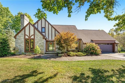 6294 Hanna Rd, Ravenna, OH, 44266-8528 | Card Image