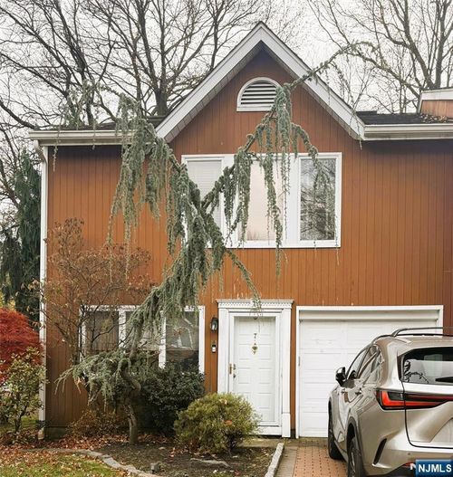 7 Devika Dr, Englewood, NJ, 07631-3862 | Card Image