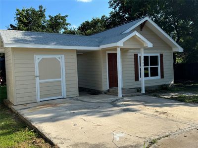 302 W College Avenue, House other with 3 bedrooms, 1 bathrooms and null parking in Comanche TX | Image 2