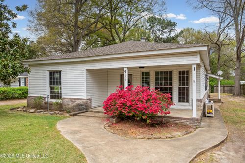 109 Church St, Senatobia, MS, 38668-2604 | Card Image