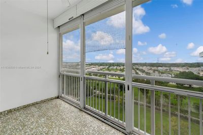 1009A - 4400 Hillcrest Dr, Condo with 1 bedrooms, 1 bathrooms and null parking in Hollywood FL | Image 3