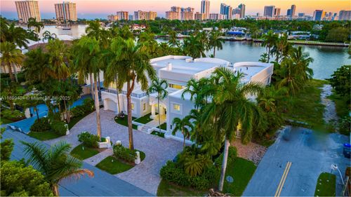 929 N Southlake Dr, Hollywood, FL, 33019-1630 | Card Image