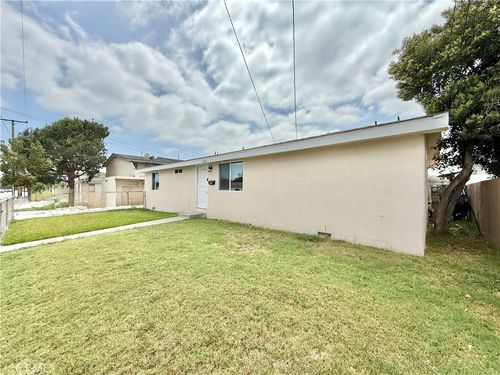 20735 Roseton Ave, Lakewood, CA, 90715-1243 | Card Image