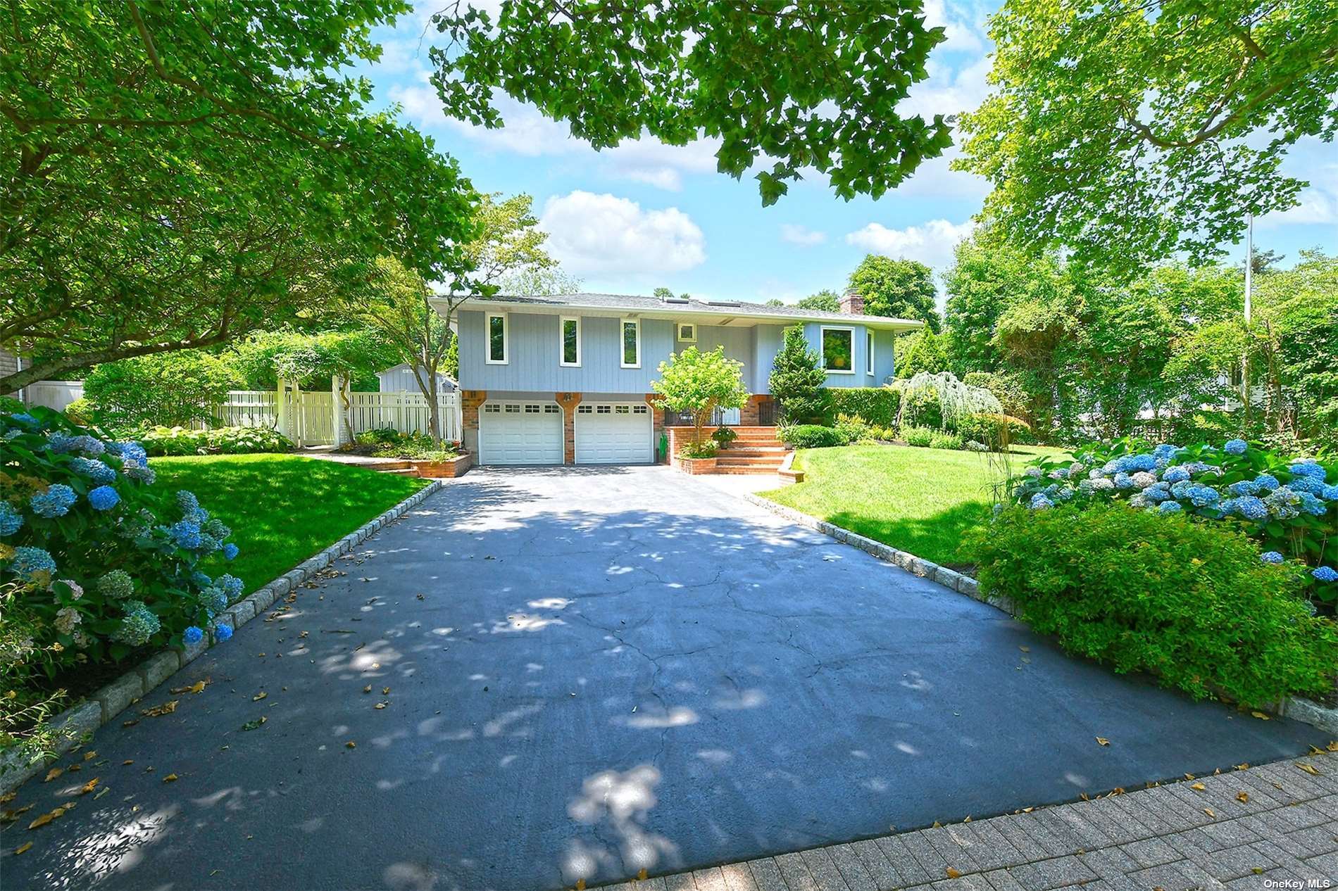 Butterfield Dr, Greenlawn, NY 11740