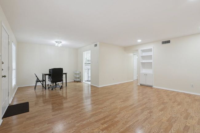 APT-210 - 2401 Leon St, Condo with 2 bedrooms, 2 bathrooms and 2 parking in Austin TX | Image 6