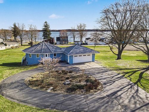 828 Reunion Avenue, Fremont, MI, 49412 | Card Image