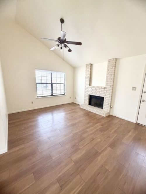 108-728 W San Antonio St, Lockhart, TX, 78644-2590 | Card Image