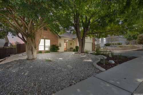 707 Oak Hollow Dr, Kerrville, TX, 78028-6649 | Card Image