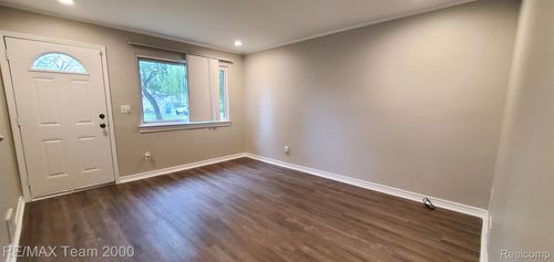 5397 Jackson St, Dearborn Heights, MI, 48125-3017 | Card Image