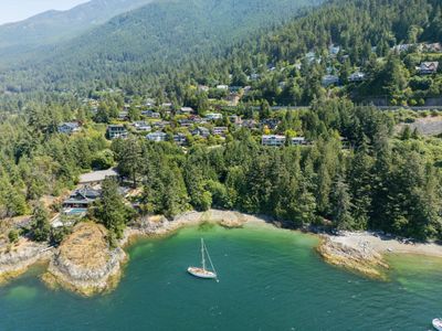 80 Tidewater Way, House other with 3 bedrooms, 3 bathrooms and 4 parking in Lions Bay BC | Image 1