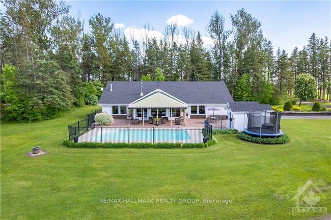 2570 Bay Rd, House other with 3 bedrooms, 2 bathrooms and 12 parking in L'orignal ON | Image 4