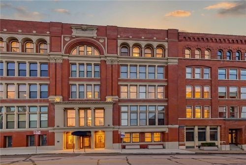 apt-104-612 Central St, Kansas City, MO, 64105-1612 | Card Image