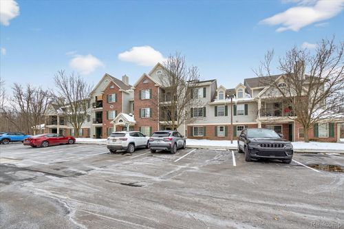 32-12204 Pinehurst Ln, Grand Blanc, MI, 48439-2633 | Card Image