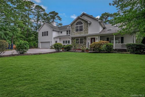 144 South Path, Calverton, NY, 11933-1135 | Card Image