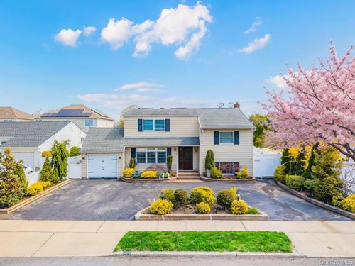 357 Gates Ave, East Meadow, NY, 11554-2305 | Card Image