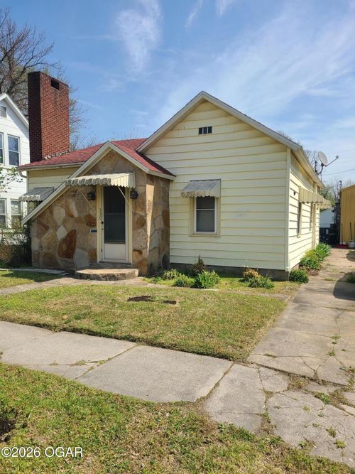 530 S Indiana Ave, Columbus, KS, 66725-1834 | Card Image