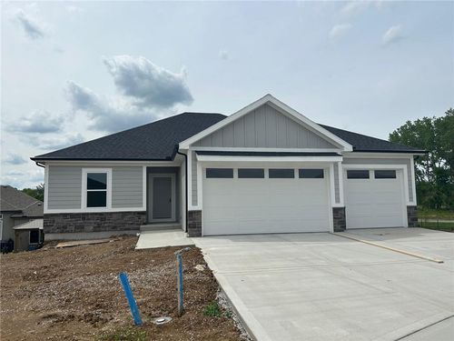 2367 Ne Skopelas Ct, Blue Springs, MO, 64029-7730 | Card Image
