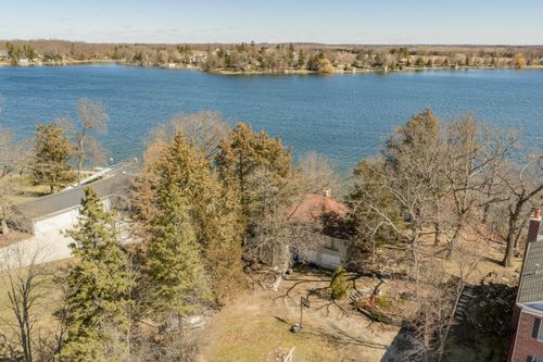 212 S Golden Lake Ln, Summit, WI, 53066 | Card Image