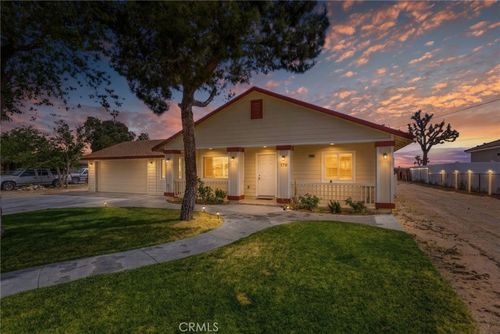 12419 Pawnee Rd, Apple Valley, CA, 92308-7215 | Card Image