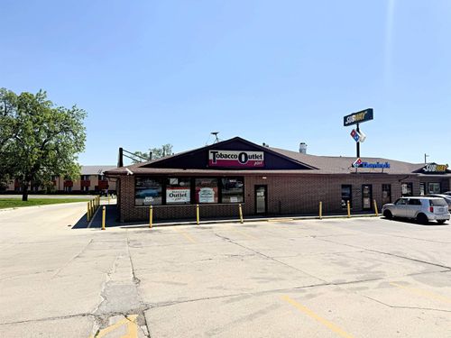 1803 Laporte Rd, Waterloo, IA, 50702-2743 | Card Image