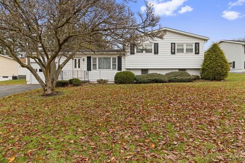 42 Westwood Dr, Auburn, NY, 13021-5229 | Card Image