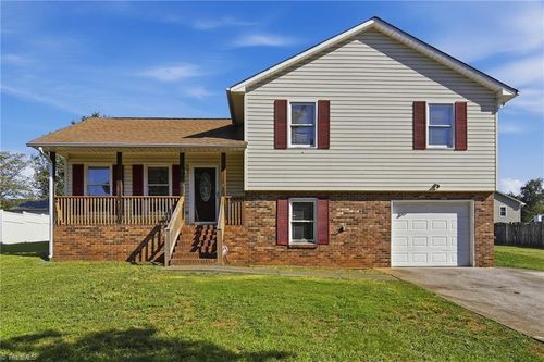 3709 Signet Dr, Winston-Salem, NC, 27101-2256 | Card Image