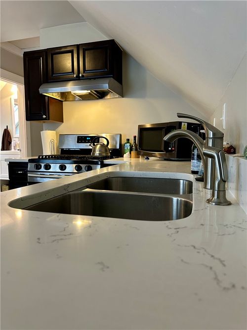 1-1001 Narragansett Blvd, Cranston, RI, 02905-5209 | Card Image