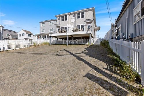 2-220 North End Boulevard, Salisbury, MA, 01952 | Card Image