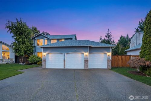 706 Bremerton Pl Ne, Renton, WA, 98059-4763 | Card Image
