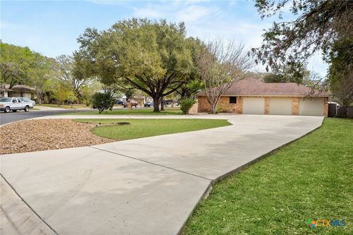 1633 Willow Ln, Seguin, TX, 78155-5254 | Card Image