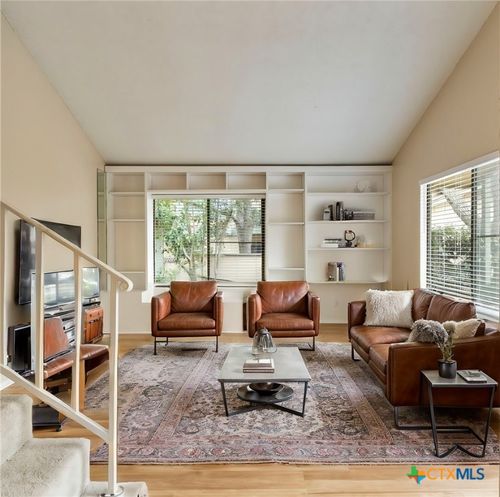 915 Silver Quail Ln, Austin, TX, 78758-5821 | Card Image
