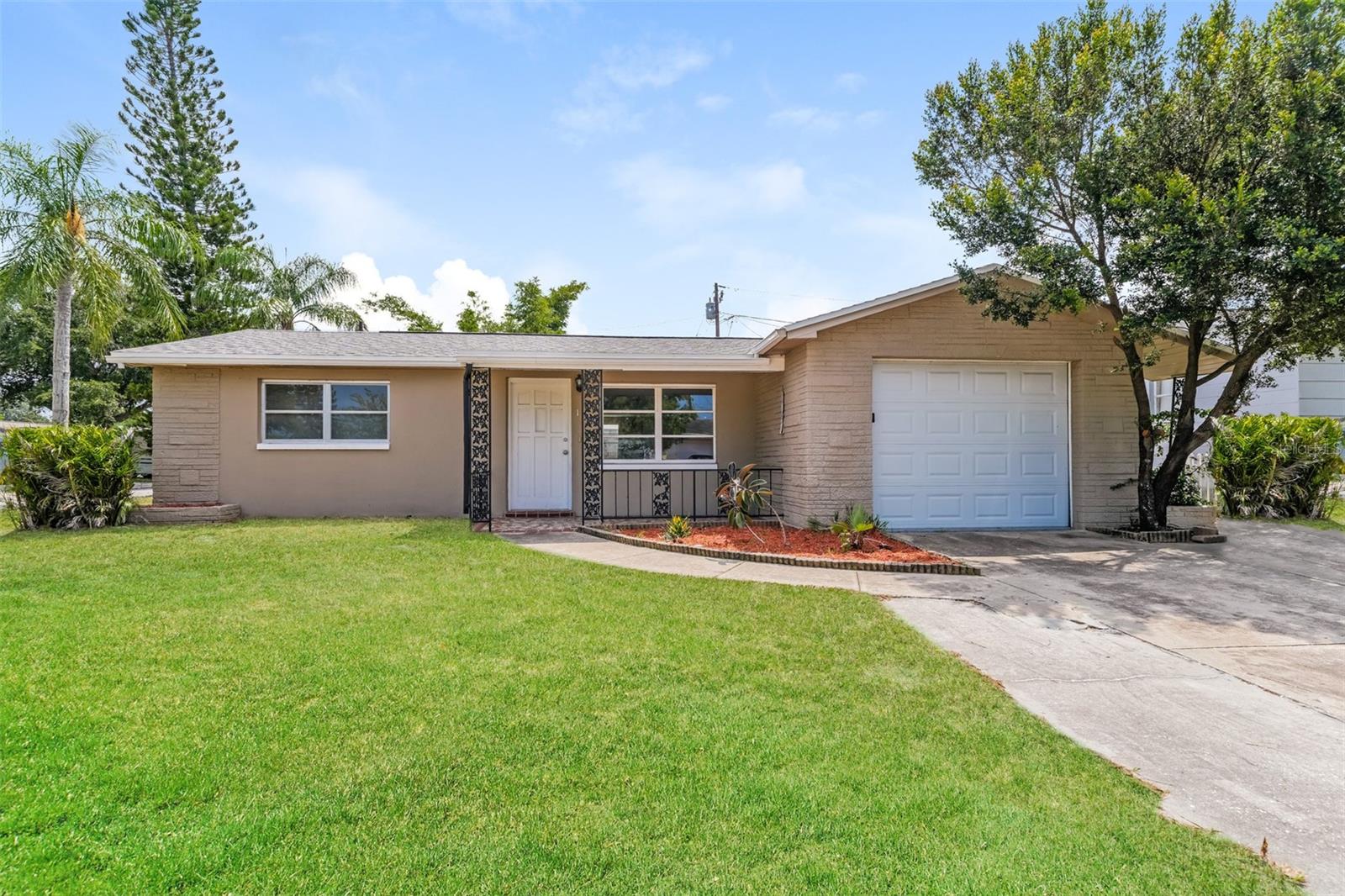 Croydon Ln, Holiday, FL 34691