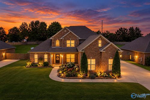 214 Legendwood Dr Nw, Madison, AL, 35757-7113 | Card Image
