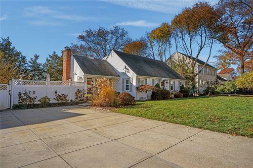 38 Angela Ave, Cranston, RI, 02921-2512 | Card Image