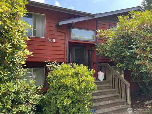 902 S Anacortes St, Burlington, WA, 98233-3010 | Card Image