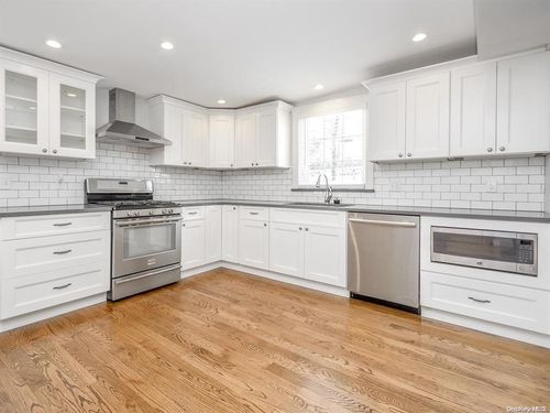 125 15th Ave, Sea Cliff, NY, 11579-1507 | Card Image