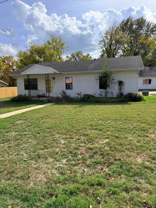 102 E Lyon, Marionville, MO, 65705-9215 | Card Image